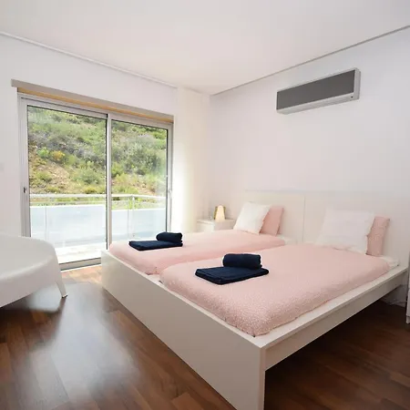 Near Sao Martinho بيت للعطل