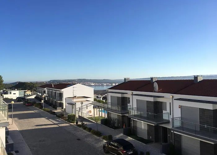 Near Sao Martinho 度假居 Salir de Porto